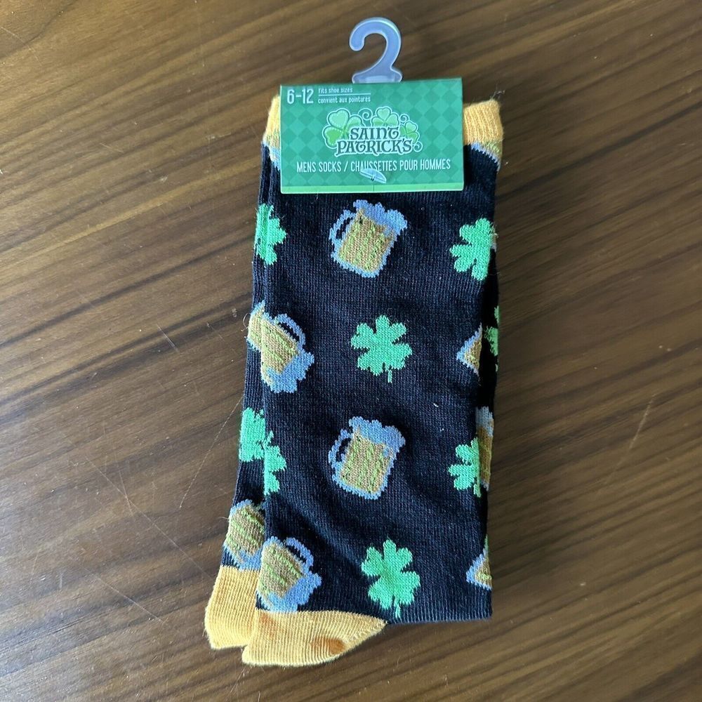 St. Patrick's Day Socks - NWT - Shoe Size 6 - 12 Beer Clovers Green Gold